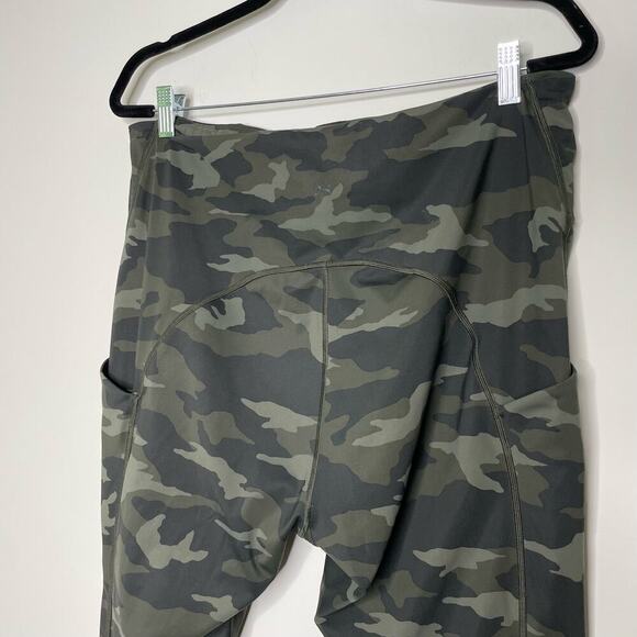 Athleta Ultimate 7/8 Tight in Camo Leggings 2X - Picture 7 of 8